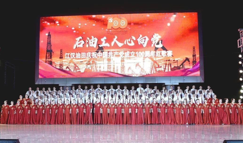 宇宙弦的奥秘：它们的断裂为何震动宇宙，产生引力波？